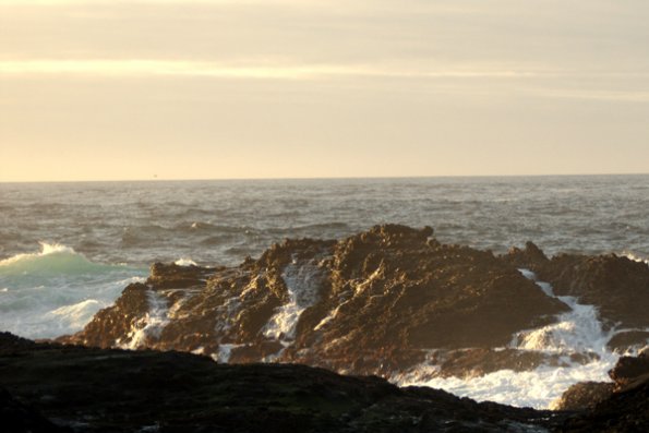 big_sur_stream_on_ocean_rocks