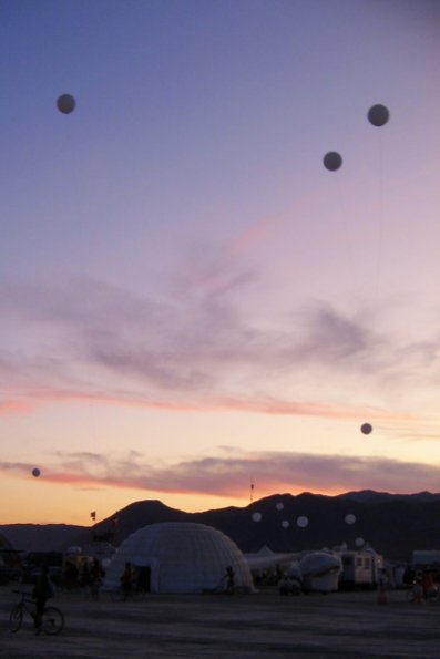 BurningMan_Baloons_Sunset